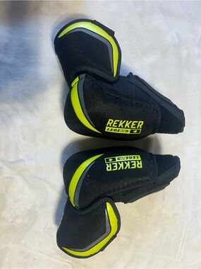 Sherwood Rekker Legend 4 Senior hockey elbow pads